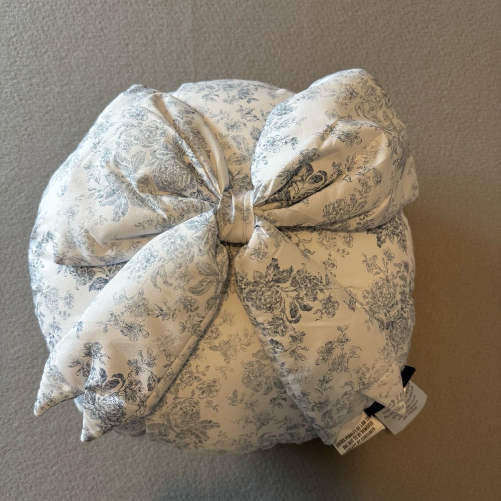 Rachel Zoe Elegant Blue and White Shabby Chic Round Pillow W/Bow‎